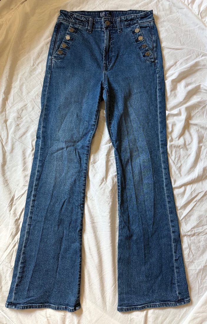 GAP Denim ’70s Flare jeans, size 6/28R.