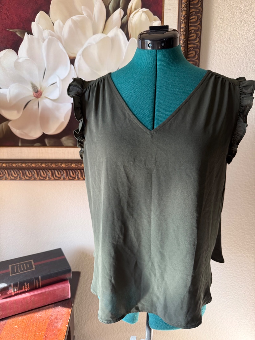 LOFT Petites Olive Green Ruffle Sleeve Blouse 🌿